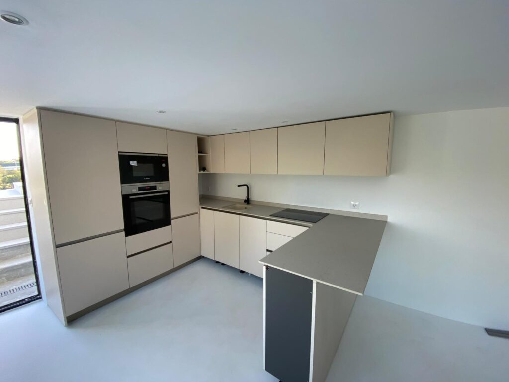 Sand-toned kitchen with integrated appliances in Benissa