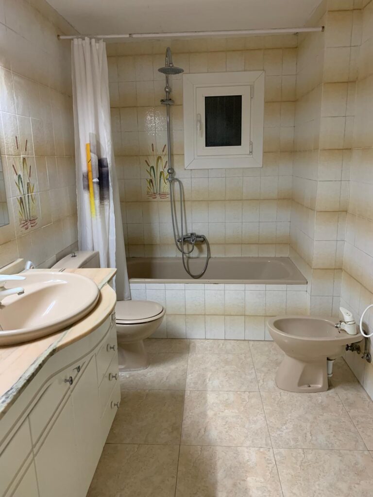 Bathroom with old bathtub before renovation